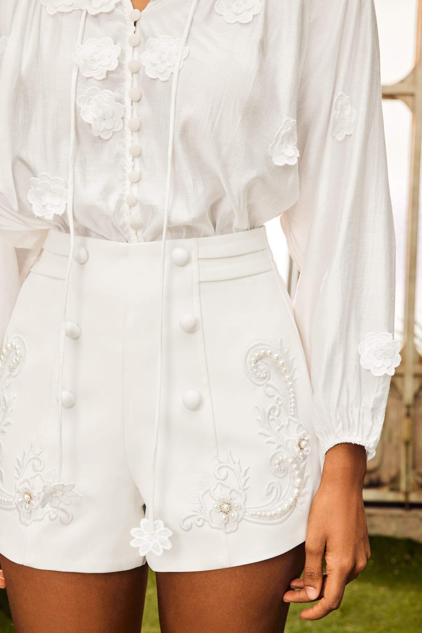 baylee-floral-embroidered-shorts-sb00202022298-white-s-sunfere-656852 Baylee Floral Embroidered Shorts - Image 5