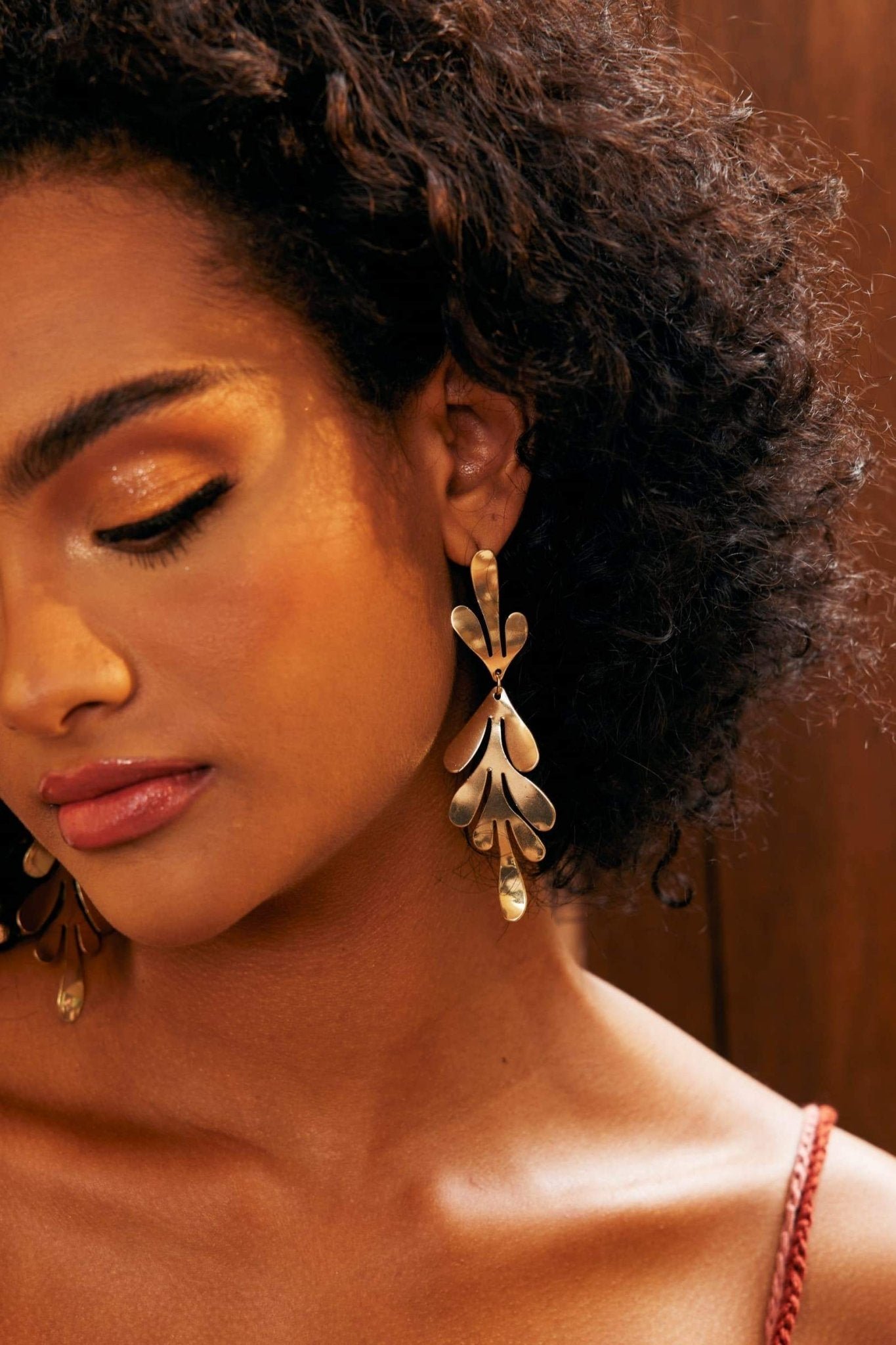 brass-leaf-dangle-earrings-sa00601312367-gold-sunfere-940045 Brass Leaf Dangle Earrings - Image 4